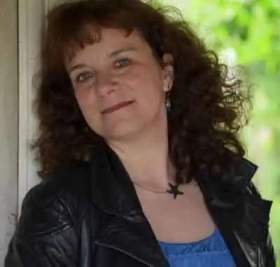 April Lindner portrait